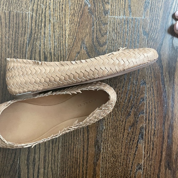 Beige coach flats - Picture 2 of 3